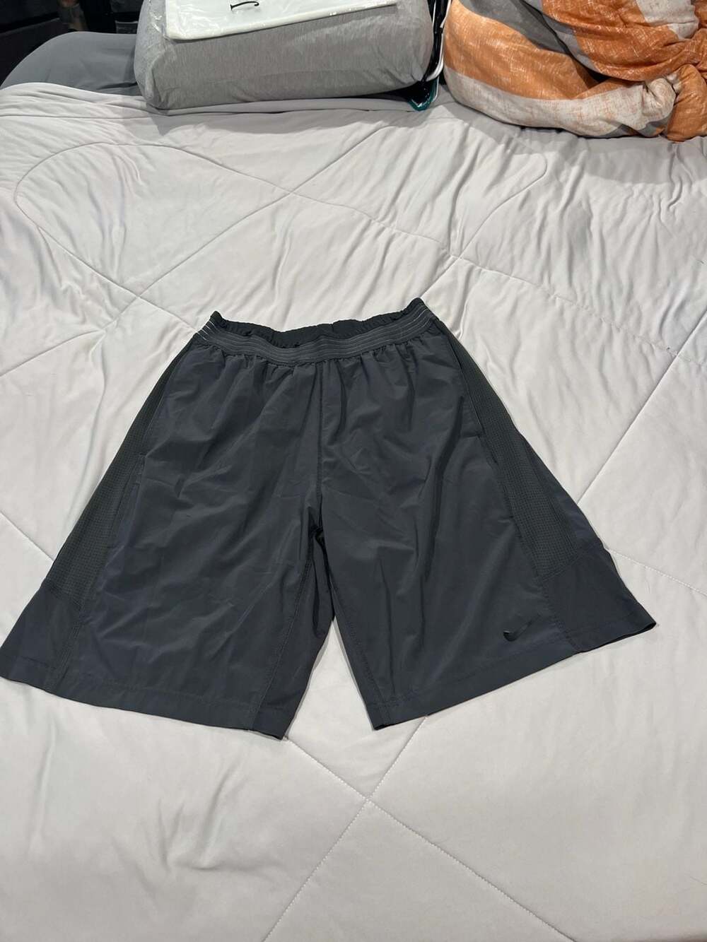 Nike Men's Dark Grey Dri-FIT Basketball Shorts with Mesh Side Panels Size Medium